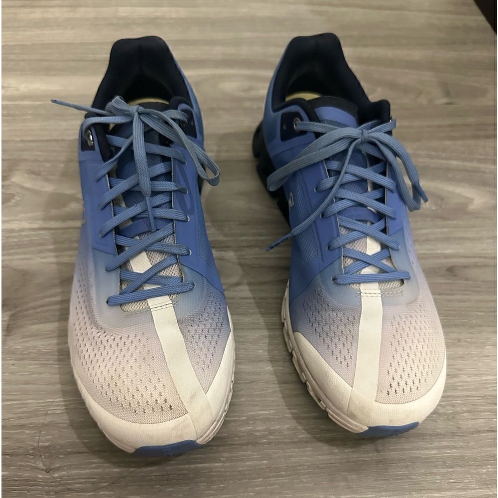 On Running Men's Gradient Blue to White Running Shoes